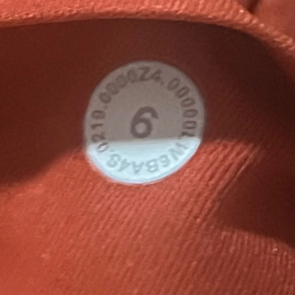 🍋 LIKE NEW Lululemon Time To Sweat Crop *23" - Stride Emboss Cayenne - Sz 6 - Picture 12 of 17